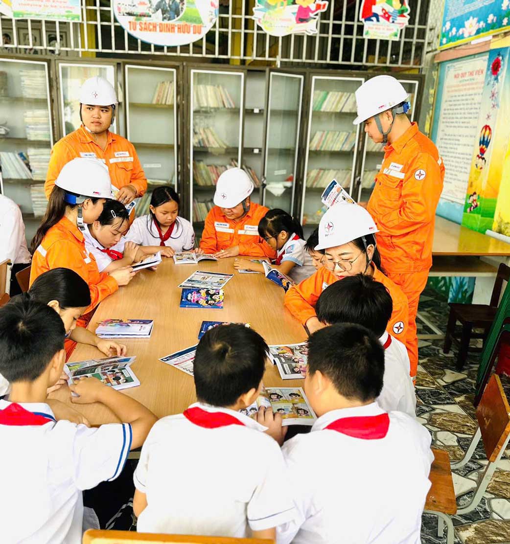Chương trình tuyên truyền giúp học sinh nâng cao nhận thức về sử dụng điện an toàn và hiệu quả trong đời sống hằng ngày.