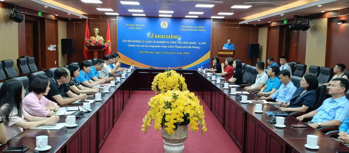 Hai Phong City Labor Federation opens training class on trade union skills and professional skills. Photo: Mai Dung