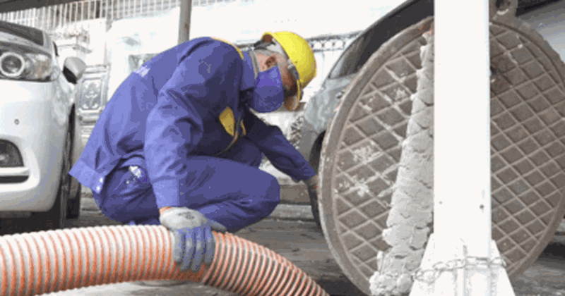 Hà Nội nạo vét xuyên đêm, ứng phó mùa mưa bão