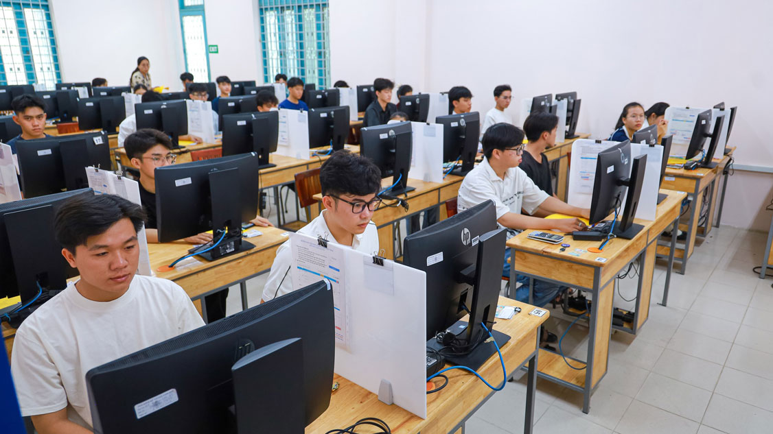 The V-SAT exam phase 4 in 2026 organized by Can Tho University has attracted nearly 40,000 participants in all subjects. Photo: Can Tho University