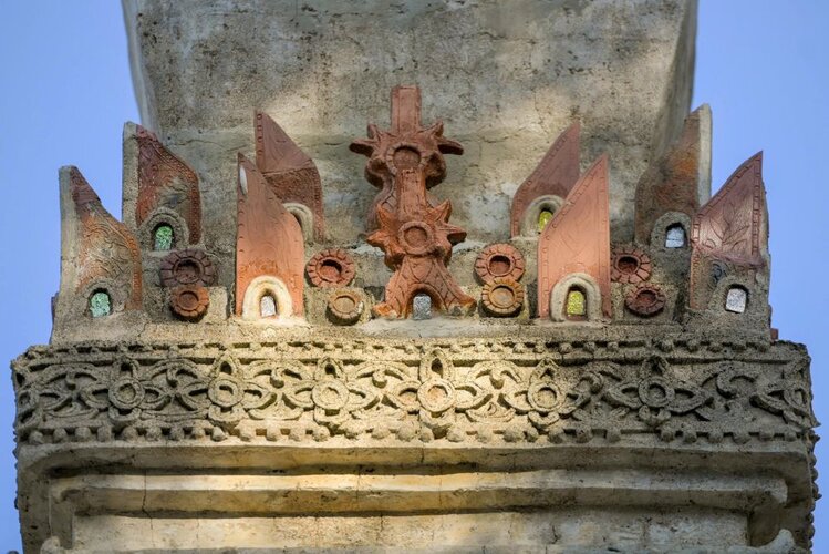 Hoa văn trên thân tháp cổ Mường Luân. Ảnh: Thu Hằng