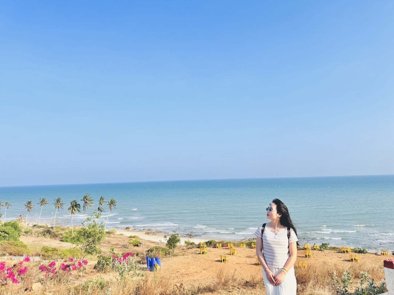 Từ Dốc Hoàng Hôn có chiếc view nhìn thẳng ra biển cực kì đẹp. Ảnh: Linh Boo