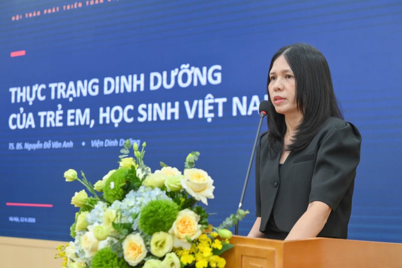 BS.TS Nguyễn Đỗ Vân Anh, Viện Dinh dưỡng, Bộ Y tế phát biểu tại hội thảo. 