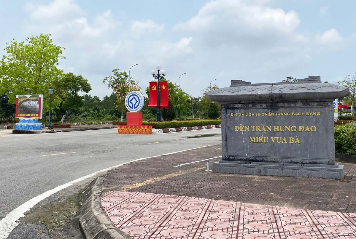Đền Trần Hưng Đạo nằm trong cụm di tích
