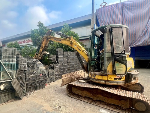 Phu Dien enforces construction violations on vacant land. Photo: Minh Hanh