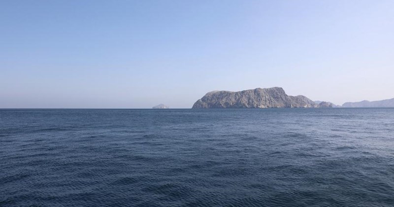 Tàu LNG Qatar quay đầu, không qua được eo biển Hormuz