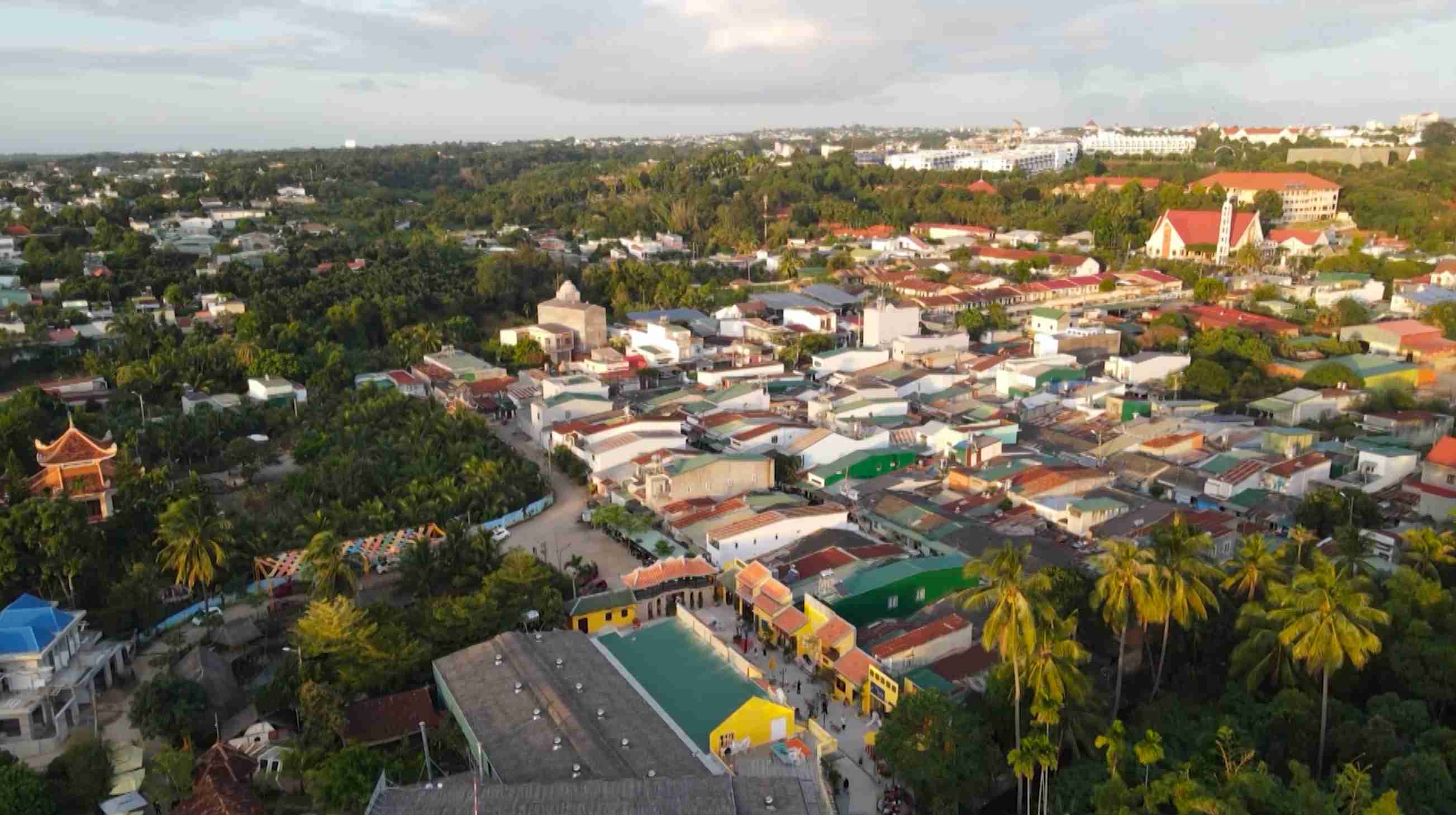 El Comité Popular Provincial de Đắk Lắk se está centrando en ajustar la planificación provincial para el período 2021 - 2030, con una visión hasta 2050. Foto: Bảo Trung