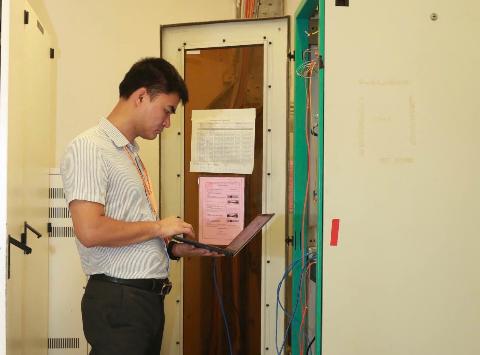 VNPT Hanoi technicians are on duty to ensure information to serve the official session of the Congress on the morning of May 12, 2026. Photo: VNPT