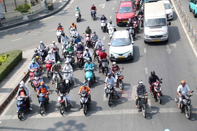 Widespread heatwaves occur in the South. Photo: Thai Bao