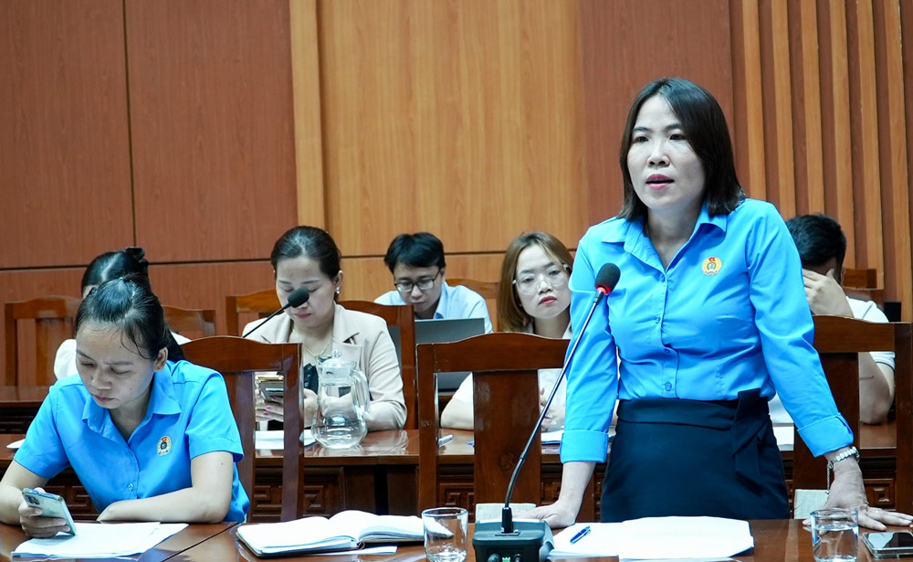 Công đoàn xã Nam Phước tham luận về công tác phối hợp giữa Công đoàn với chính quyền, chủ doanh nghiệp và các tổ chức khác nhằm nâng cao hiệu quả đại diện, chăm lo và bảo vệ quyền lợi đoàn viên, người lao động. Ảnh: Công đoàn Đà Nẵng