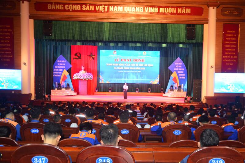 Sơn La phát động Tháng hành động về An toàn vệ sinh lao động và Tháng công nhân 2026. Ảnh: Trường Sơn