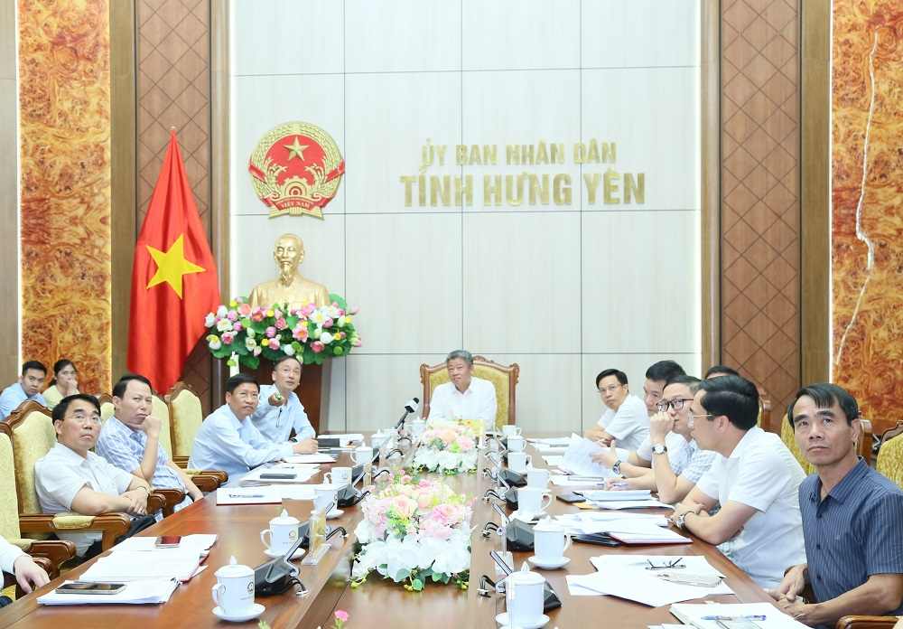 Chủ tịch UBND tỉnh yêu cầu đẩy nhanh hoàn thiện quy hoạch, phát triển hạ tầng chiến lược. Ảnh: Tất Đạt