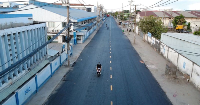TP.HCM: Con đường đầy ổ gà "thay áo mới", dân phấn khởi