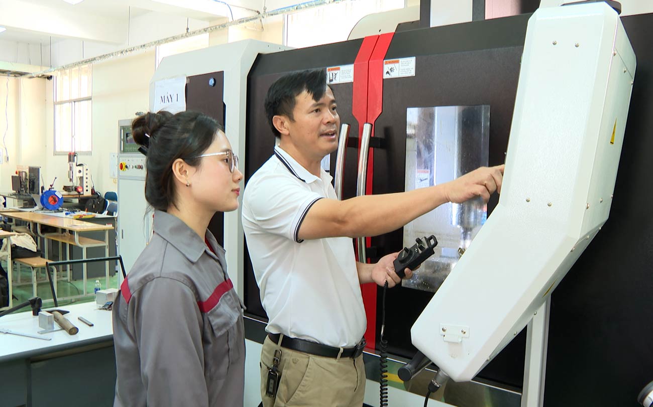 Sinh viên nhóm ngành kỹ thuật cần có niềm đam mê, trang bị đầy đủ kiến thức và sẵn sàng thích ứng trong bối cảnh mới. Ảnh: Linh Anh