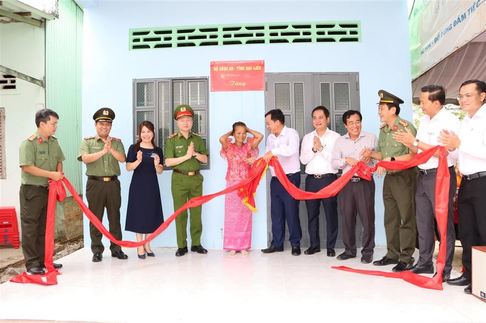 Căn nhà của bà Sơn Sà Qui hoàn thành trong niềm vui của gia đình. Ảnh: Nhật Hồ.