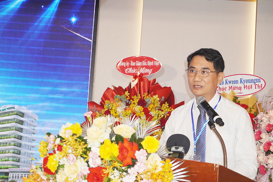 TS.BS Lê Đức Nhân - Giám đốc Bệnh viện Đà Nẵng phát biểu khai mạc hội thi. Ảnh: Trần Thi