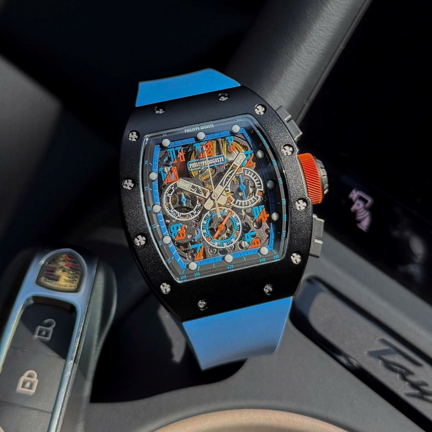  Philippe Auguste PA8602-1 – Sắc xanh hiện đại, đậm chất nam tính. Ảnh: Đăng Quang Watch 