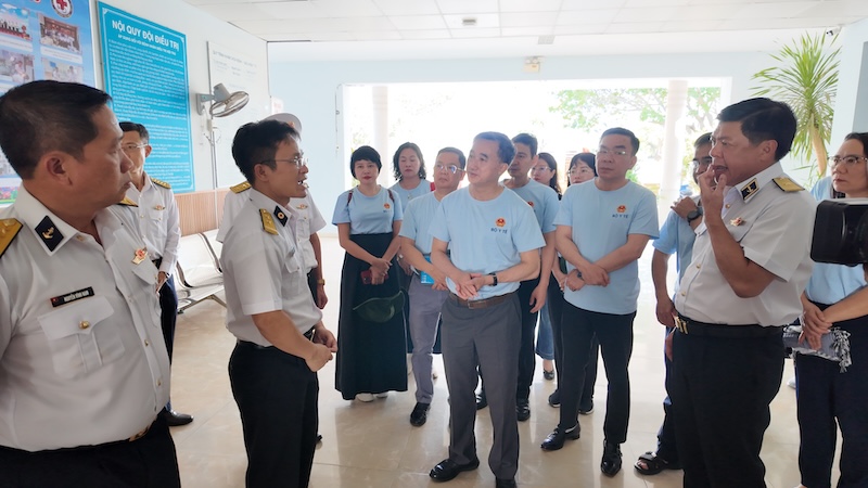 Warm meeting of the Ministry of Health delegation with officers and soldiers of Treatment Team 486 (Navy Region 4). Photo: Ministry of Health
