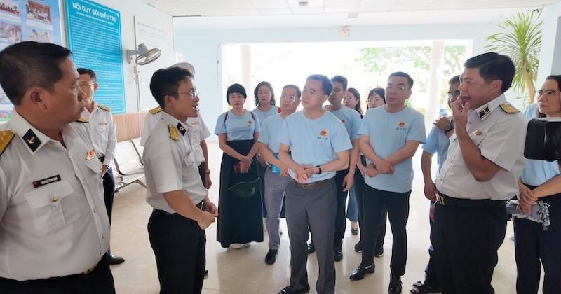 Hoàn thiện khung pháp lý về đãi ngộ y tế đặc biệt cho đảo