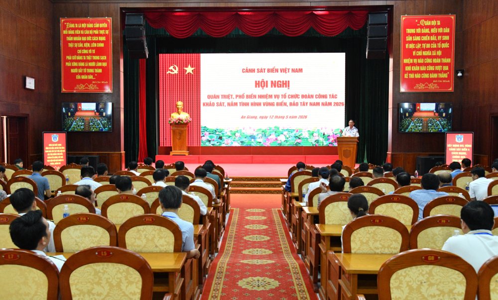 Conference to thoroughly grasp and disseminate the task of organizing a working delegation to survey and grasp the situation of the Southwest sea and islands in 2026. Photo: Coast Guard Region 4 Command
