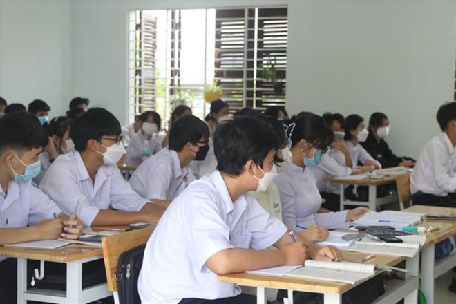 Kỳ thi tuyển sinh lớp 10 công lập tại Khánh Hòa năm học 2026 - 2027 có sự cạnh tranh gay gắt ngay từ khi đăng ký dự tuyển. Ảnh: Phương Linh 