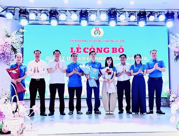 Hanoi - Thai Hoa Pharmaceutical Joint Stock Company established a grassroots Trade Union, admitting 20 union members. Photo: Nghe An Trade Union