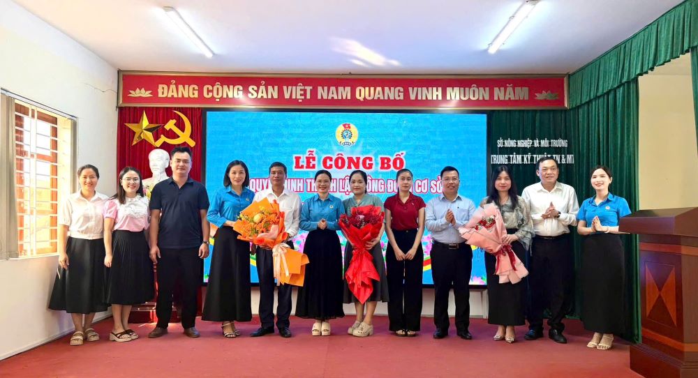 The grassroots trade union of the Technical Center for Natural Resources and Environment was established with 39 union members. Photo: Nghe An Trade Union