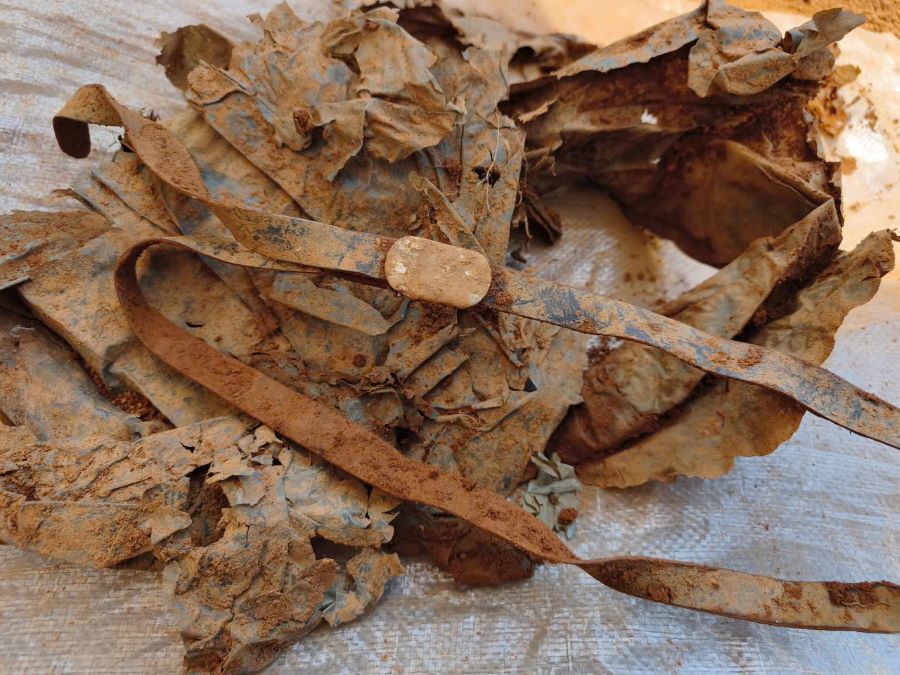 Martyrs' remains were found along with artifacts, including a female belt. Photo: Economic - National Defense Team 337