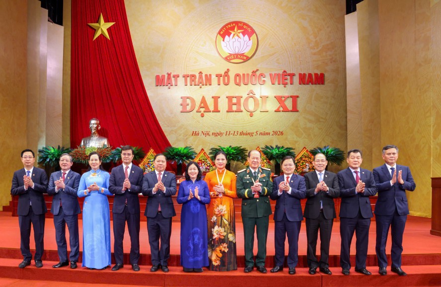 Politburo Member, Secretary of the Party Central Committee, Chairman of the 11th Central Committee of the Vietnam Fatherland Front Bui Thi Minh Hoai speaks to receive her assignment at the Congress. Photo: Hai Nguyen