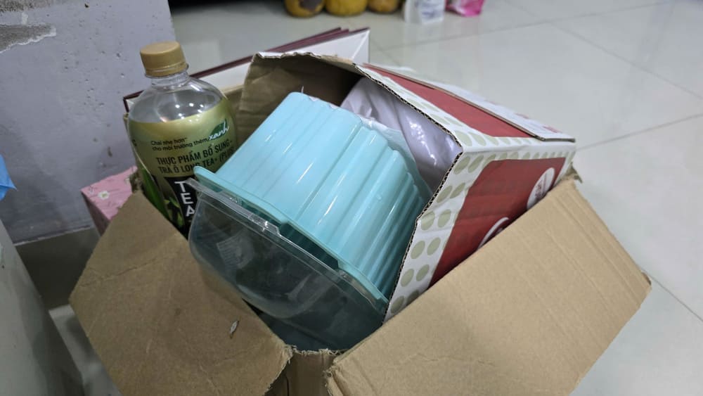Cleaning overweight cartons and packaging is one of the secrets to keeping the kitchen always tidy and clean. Photo: Tuan Dat