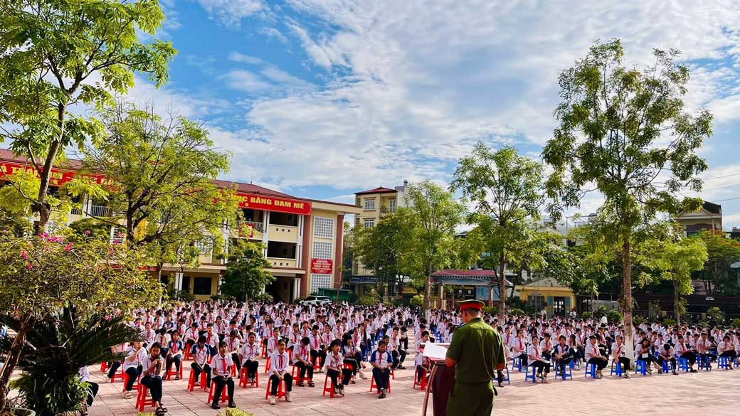 Hơn 1.000 học sinh Trường THCS Ngô Văn Sở tham gia chương trình tuyên truyền phòng chống ma túy và đuối nước.