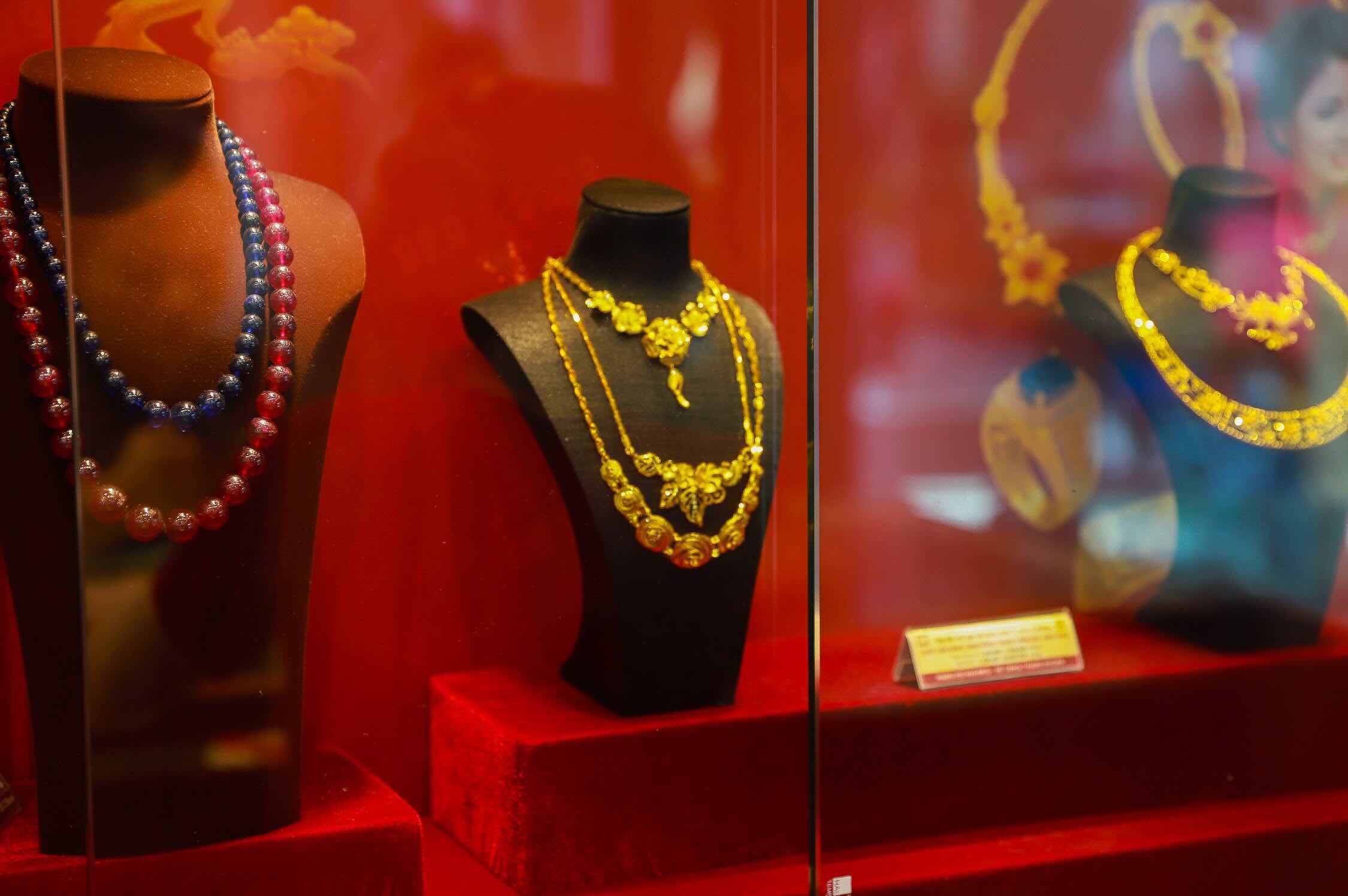 Gold prices are under pressure after US CPI data shows inflation continues to remain high. Photo: Phan Anh
