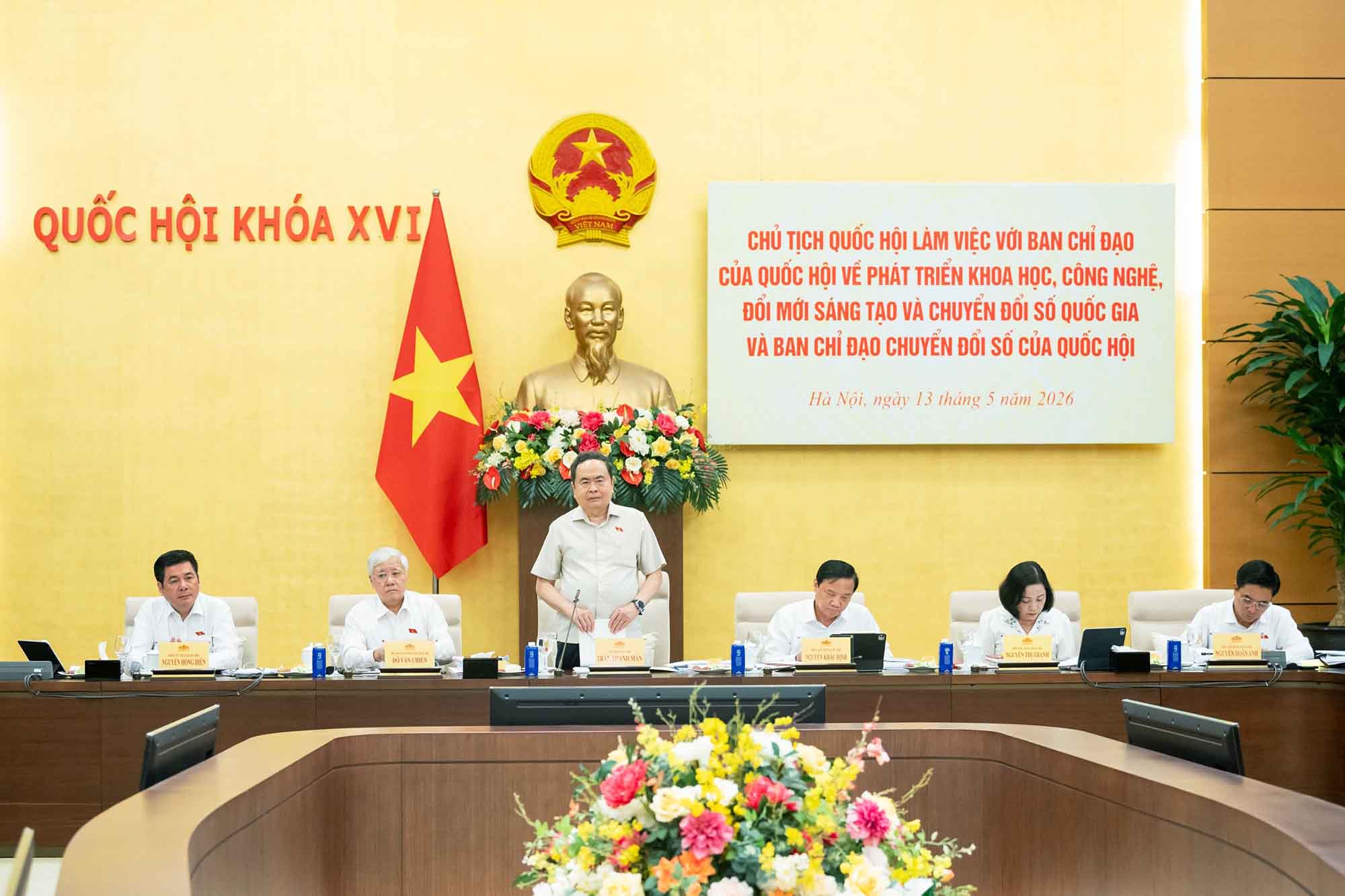 Chủ tịch Quốc hội Trần Thanh Mẫn chủ trì cuộc làm việc. Ảnh: Phạm Thắng.