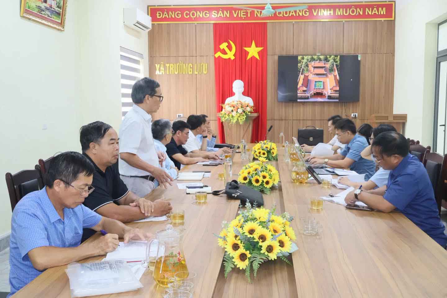 The working session discussed the conservation and promotion of the heritage values of Truong Luu cultural village. Photo: Truong Luu Commune