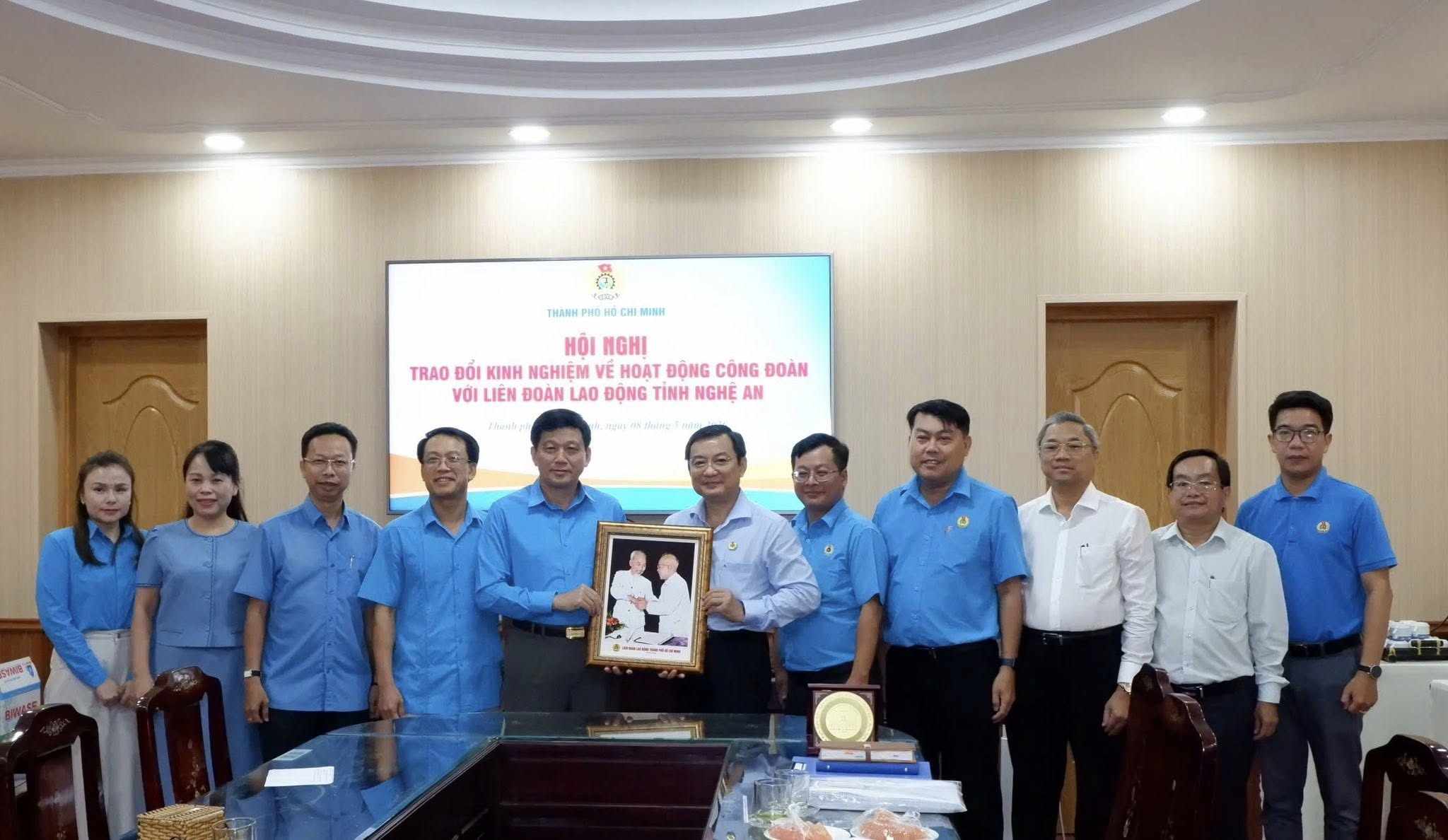 The Nghe An Provincial Labor Federation coordinated with the Ho Chi Minh City Labor Federation to organize a conference to exchange experiences in labor protection and digital transformation of trade union activities. Photo: Hoang Yen