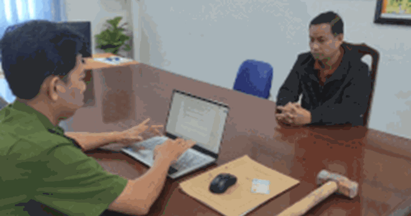Bắt giữ người đàn ông đập vỡ 6 hũ sành vì ghen