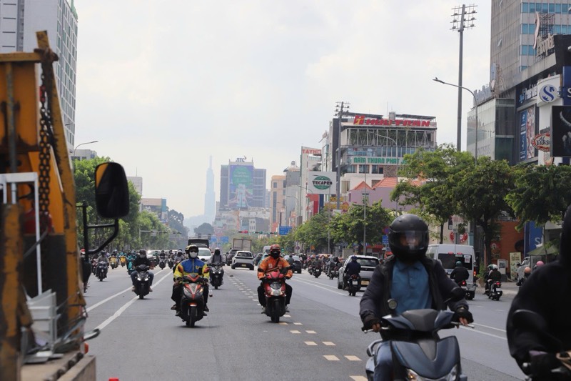 Đường Cộng Hòa là trục giao thông quan trọng nối khu Tây Bắc với trung tâm TPHCM và sân bay Tân Sơn Nhất, nhưng thường xuyên ùn tắc do lưu lượng phương tiện lớn, nhất là vào giờ cao điểm. Ảnh: Anh Tú