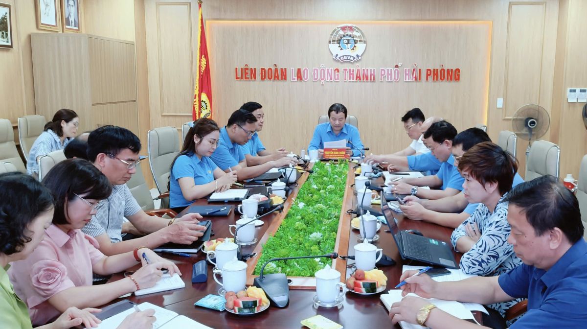 Hai Phong City Labor Federation holds the 3rd Standing Committee meeting. Photo: Mai Dung
