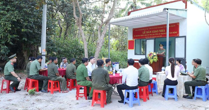 Cần Thơ: Công an bàn giao nhà đầu tiên trong chương trình 1.000 căn