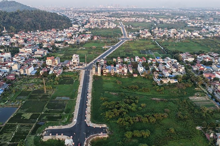 Phu Lien ward installs road signs connecting Nguyen Luong Bang street - Tran Nhan Tong street. Photo: Phu Lien ward e-Portal
