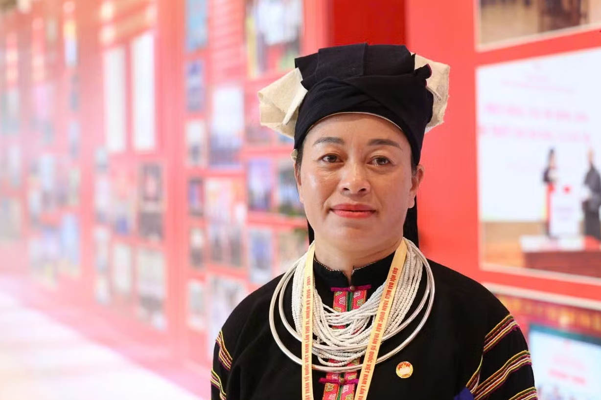 Delegate Na Thi Dinh proposed that the Vietnam Fatherland Front continue to pay more attention to ethnic minorities, especially in the fields of education and health. Photo: Le Phu/VNA