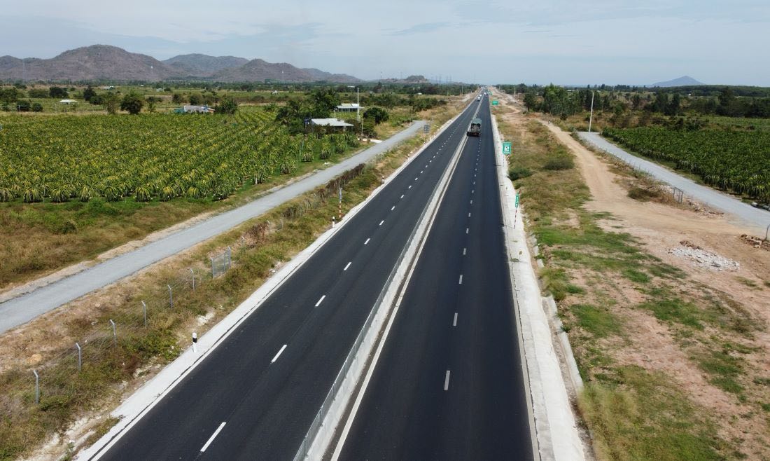 Vị trí trên cao tốc Vĩnh Hảo - Phan Thiết dự kiến sẽ làm nút giao nối vào dự án. Ảnh: Duy Tuấn