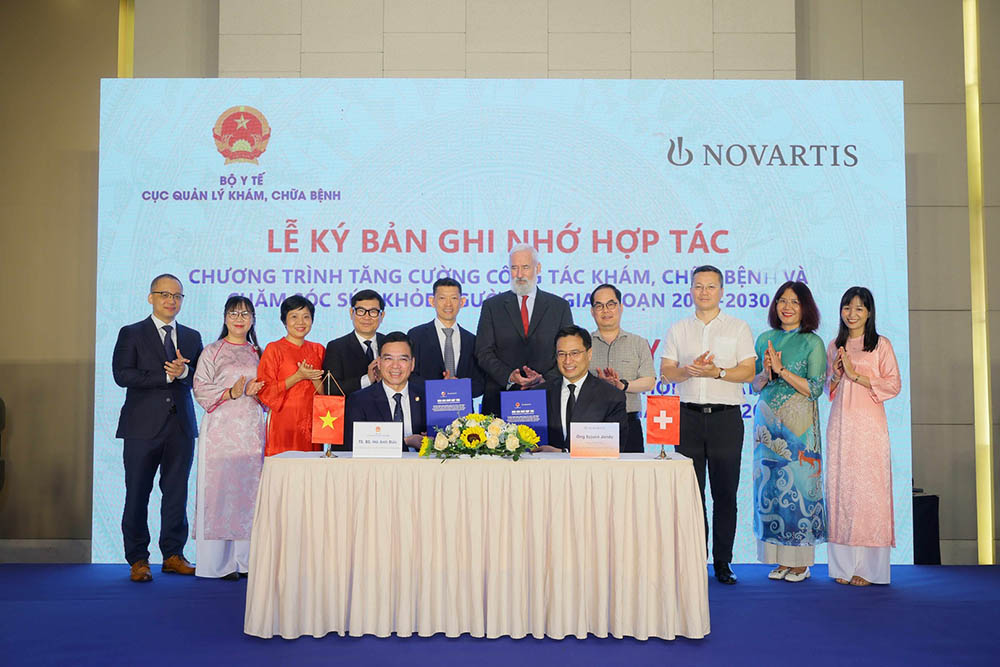 Signing ceremony of memorandum of understanding on cooperation between the Department of Medical Examination and Treatment Management (Ministry of Health) and Novartis Vietnam Co., Ltd., period 2026-2030. Photo: VietGate