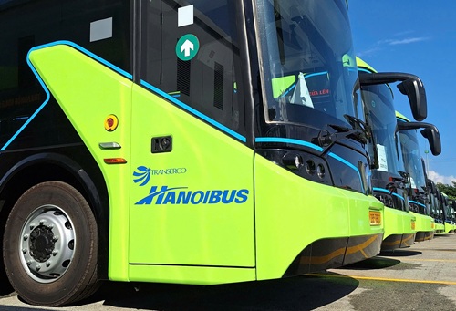 Transerco replaces all diesel cars with electric buses on route 54. Photo: Minh Hanh