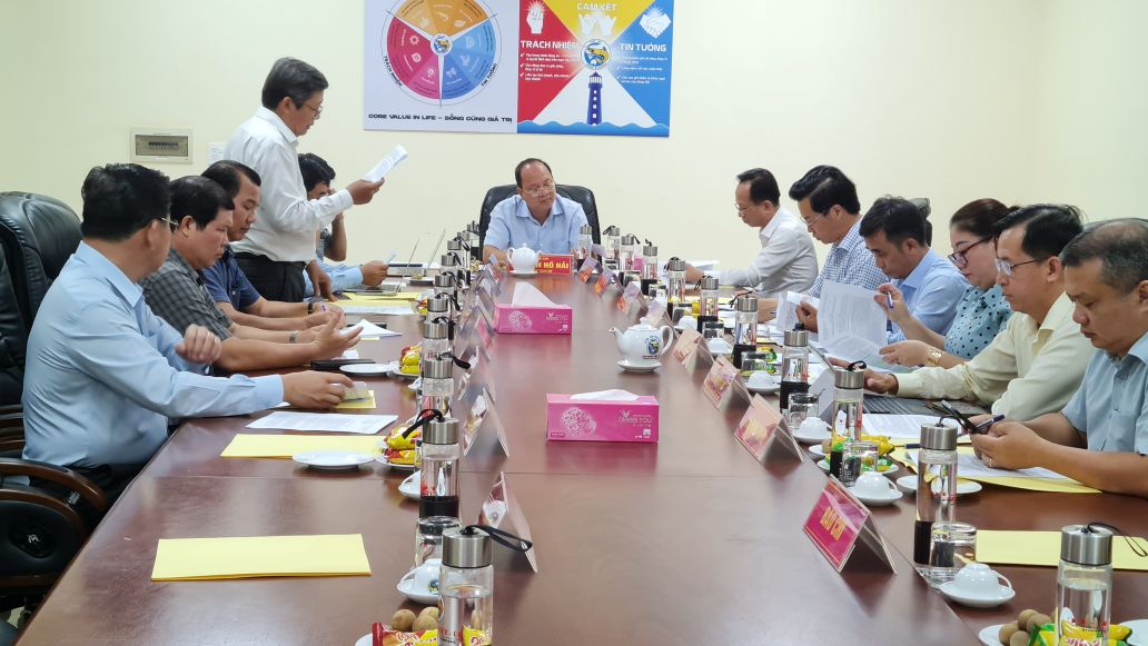 Ông Phạm Hoàng Minh, Giám đốc Ban quản lý báo cáo về những khó khăn của đơn vị. Ảnh: Nhật Hồ.