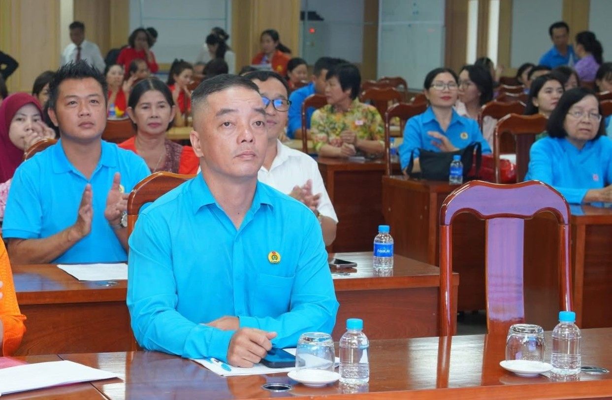 Ho Chi Minh City trade union officials propose removing bottlenecks in ward-level payroll