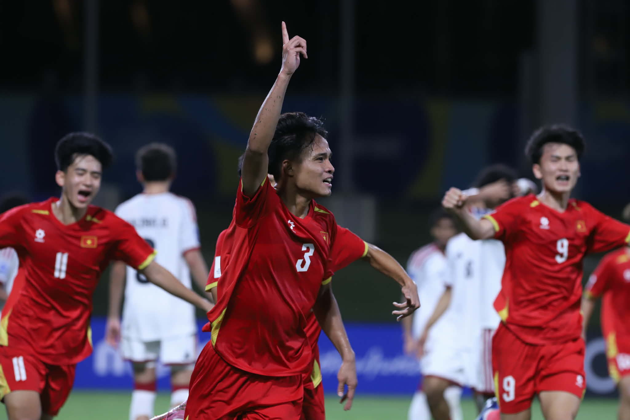 El U17 de Vietnam se enfrenta al U17 de los Emiratos Árabes Unidos en el último partido de la fase de grupos del Campeonato Asiático Sub-17 de 2026. Foto: VFF