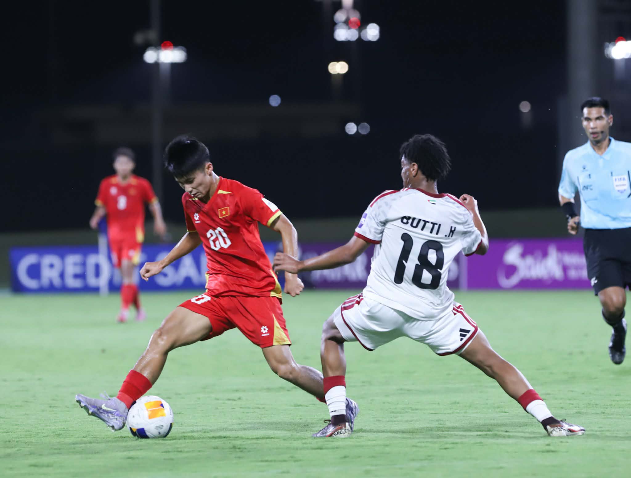 Le Vietnam U17 rencontre les ÉAU U17 lors du dernier match de la phase de groupes du Championnat d'Asie U17 2026. Photo: VFF