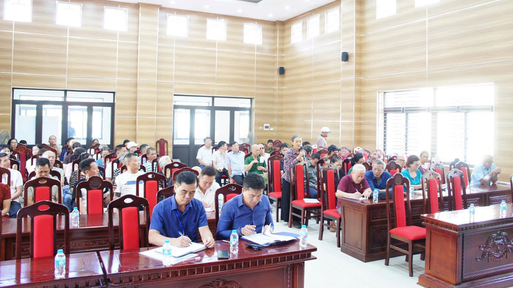 Phường Phú Thượng (Hà Nội) tổ chức buổi đối thoại với người dân sống ở khu vực dự án đường 40m Nam Thăng Long. Ảnh: Phường Phú Thượng 
