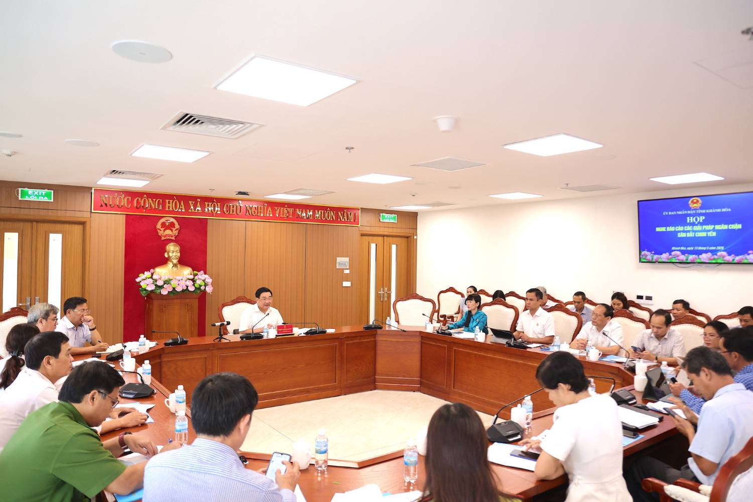 Tỉnh Khánh Hòa họp bàn giải pháp ngăn chặn tình trạng Chim yến bị săn bắt tràn lan. Ảnh: Khánh Hòa